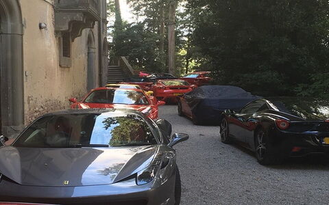 Ferrari møder Castello di Montegufoni