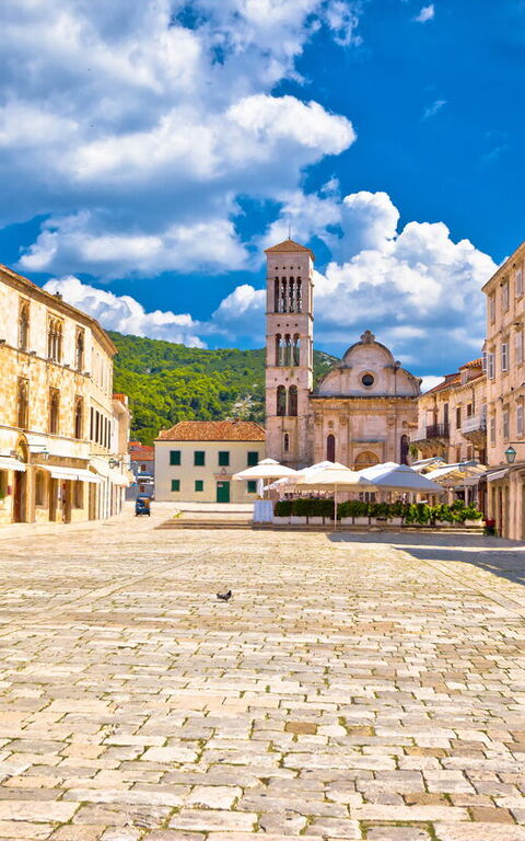 Hvar: hvad man skal se og hvad man skal gøre