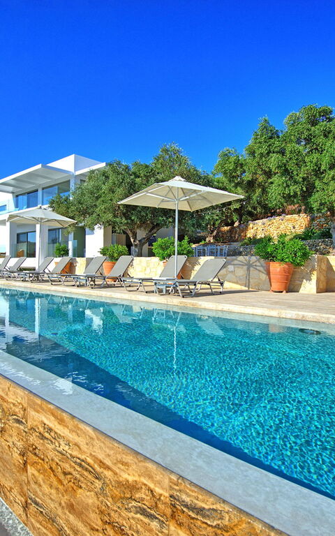 Oppdag BlueWhite: Der skandinavisk eleganse møter gresk luksus