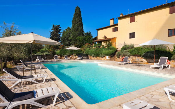 Pozzo dei Desideri: pool, Udendørs, Udvendige