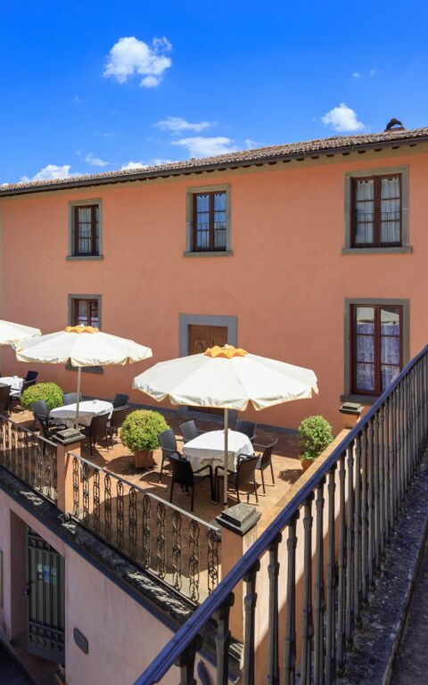 Palazzo a Greve: Udendørs, Udvendige