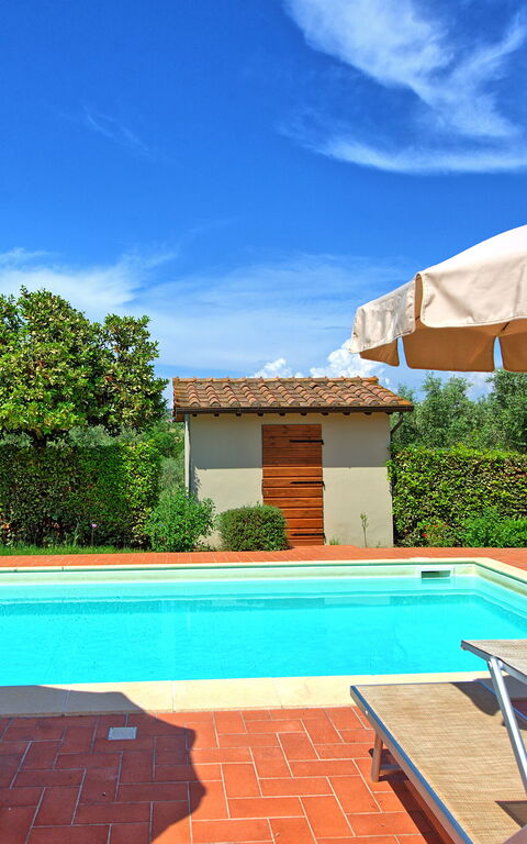 Cuccardino: pool, Udendørs