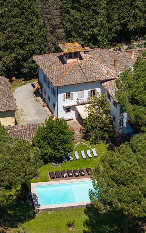 Villa Orchidea: Have, pool, Visninger