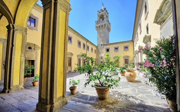 Montegufoni: Udendørs, Udvendige