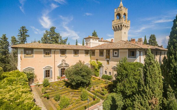 Montegufoni: Udendørs, Udvendige, Visninger