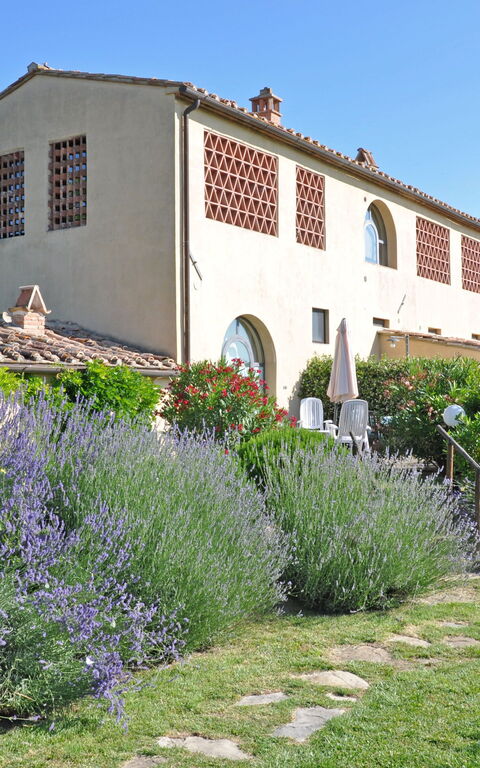 I Glicini: Udendørs, Udvendige