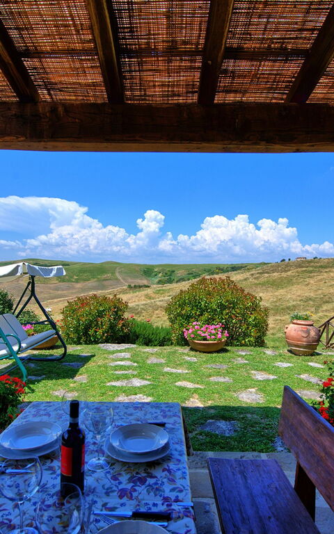 Castelmuzio: Have, Udendørs