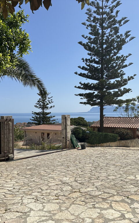 Castellammare: Hovedindgang, Udvendige, Visninger