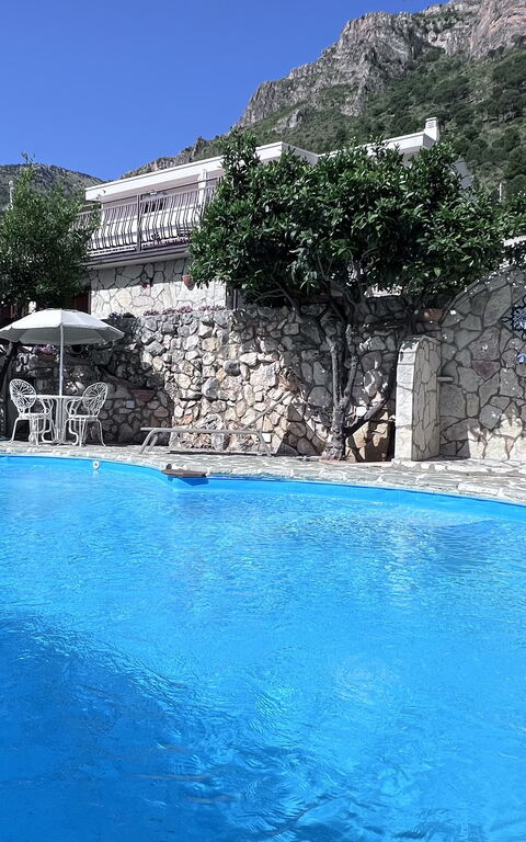 Castellammare: pool, Udvendige