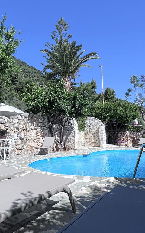 Castellammare: pool, Udvendige