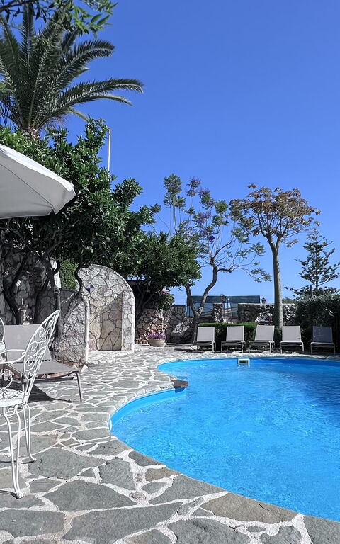 Castellammare: pool, Udvendige