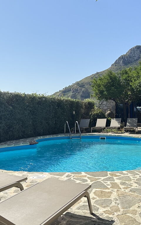 Castellammare: pool, Udvendige