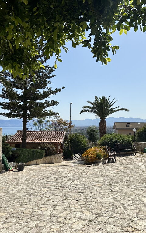 Castellammare: Hovedindgang, Udvendige