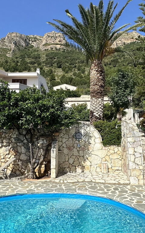 Castellammare: pool, Udvendige