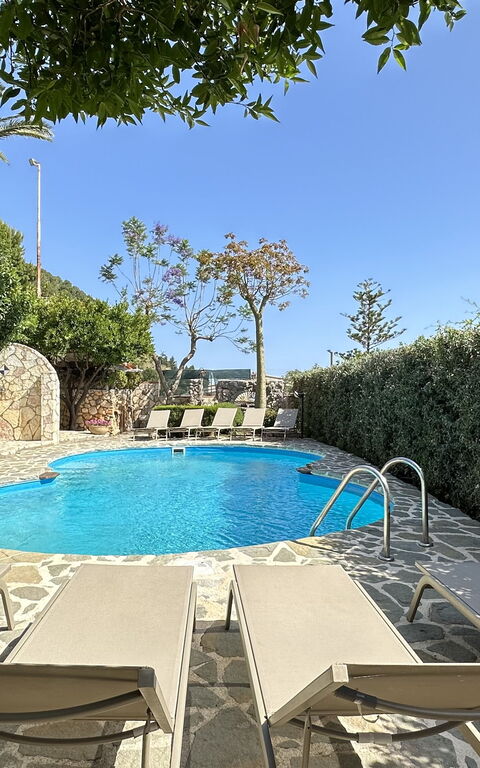 Castellammare: pool, Udvendige