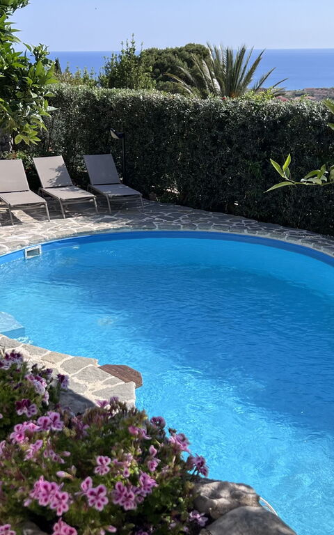 Castellammare: pool, Udvendige