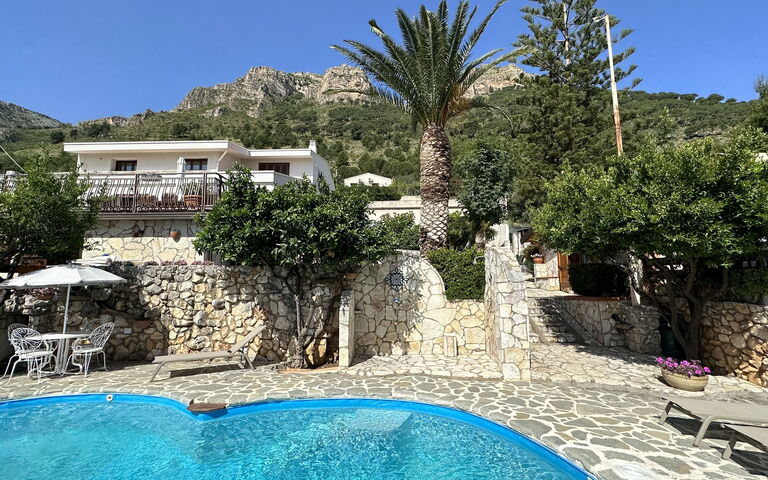 Castellammare: pool, Udvendige