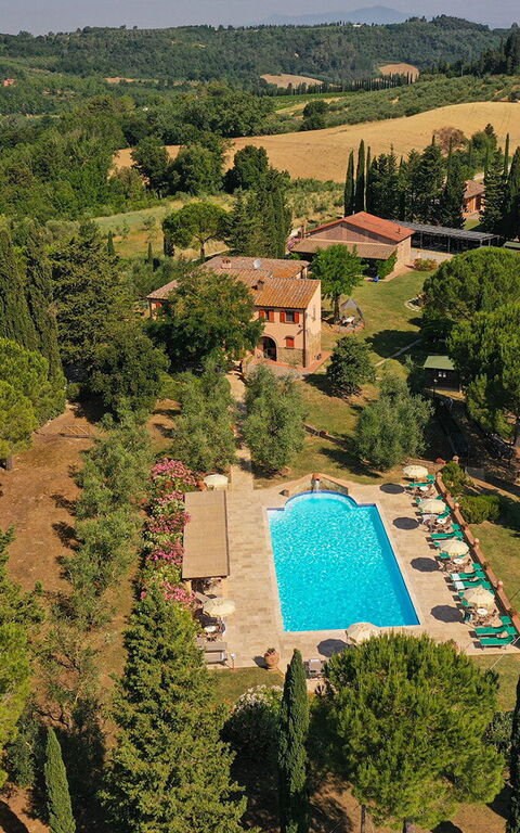 Montelopio: pool, Visninger