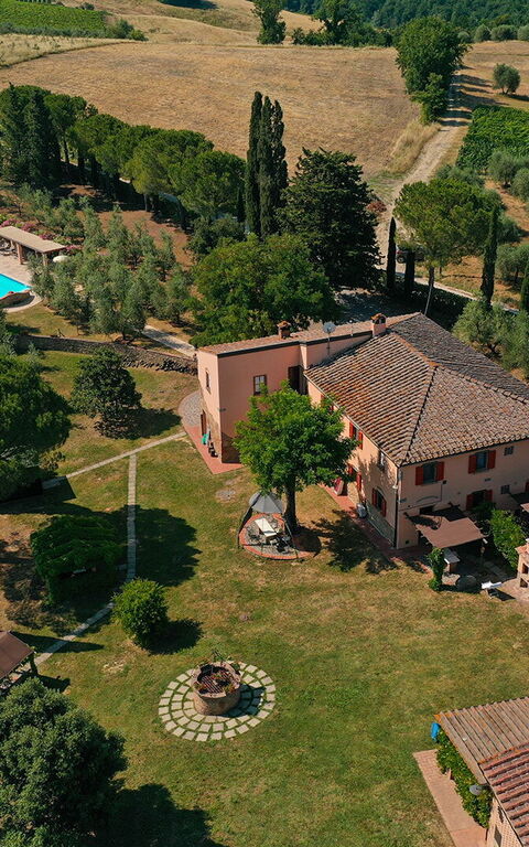 Montelopio: pool, Visninger