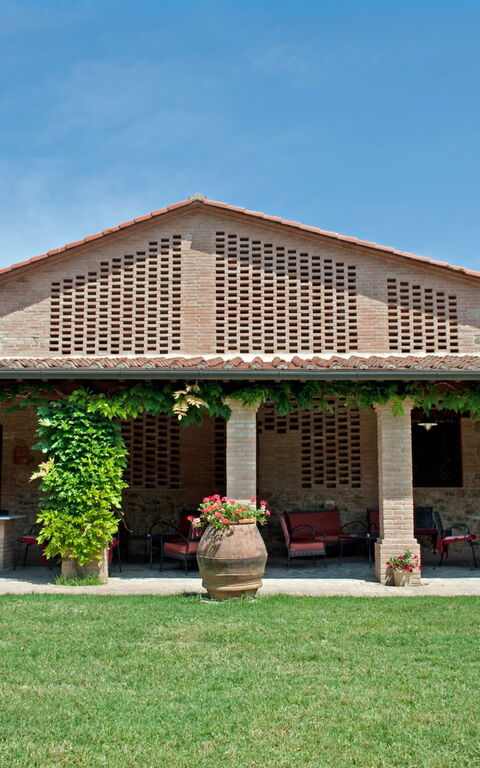 Montelopio: Have, Udvendige