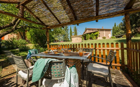 Feriebolig Montelopio 7: Have, Udendørs