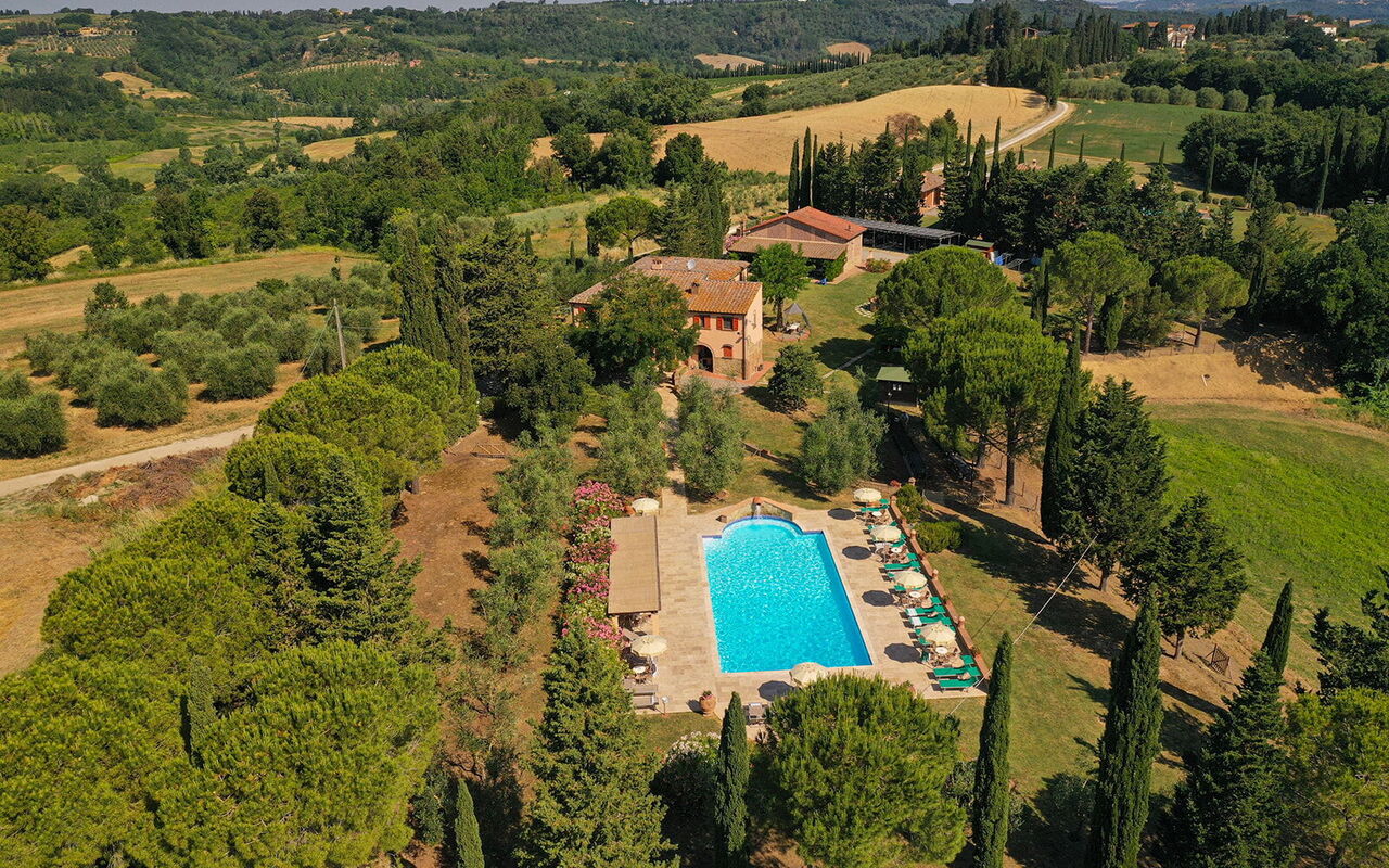 Montelopio: pool, Visninger