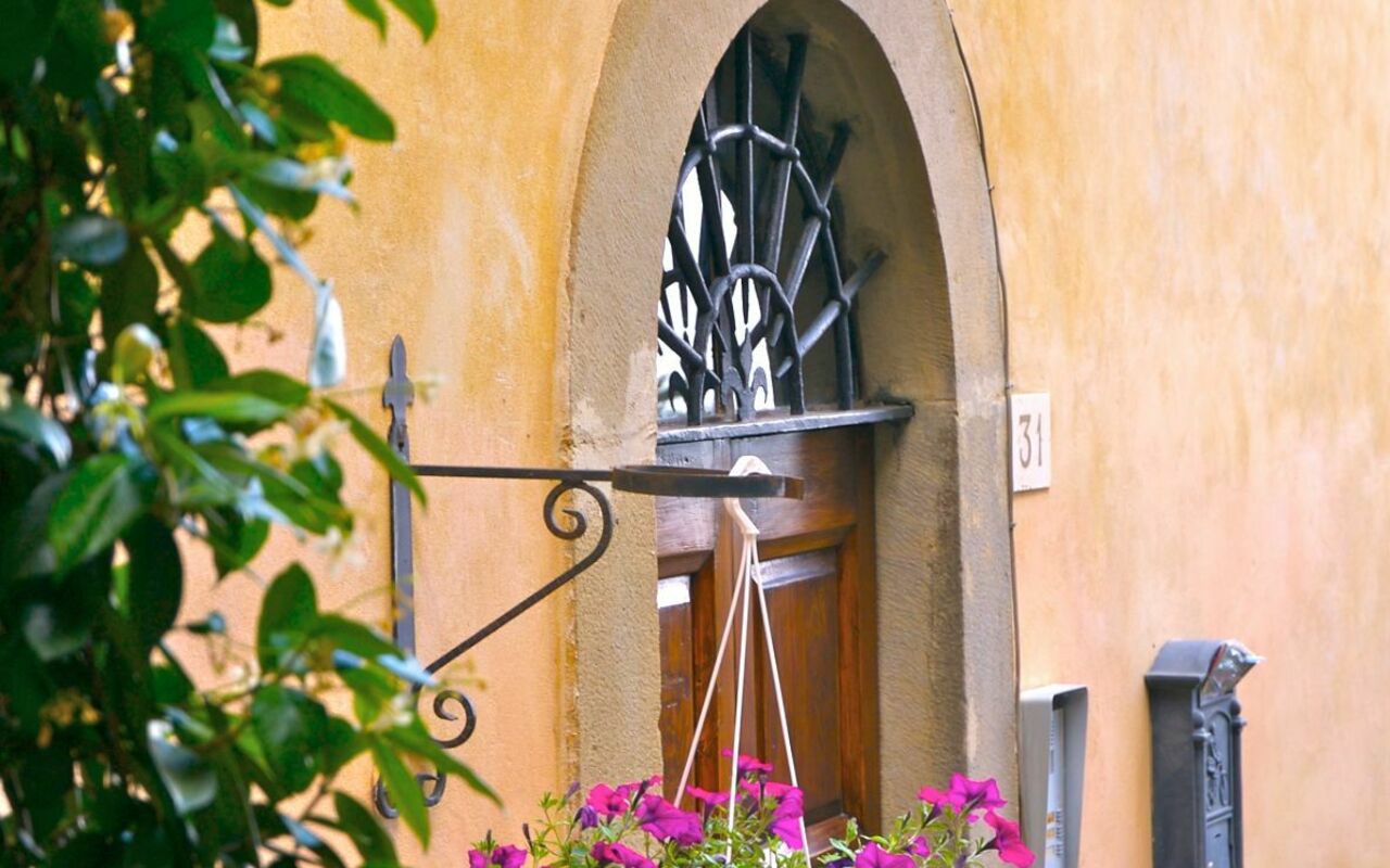 Santo Agostino: Udendørs, Udvendige