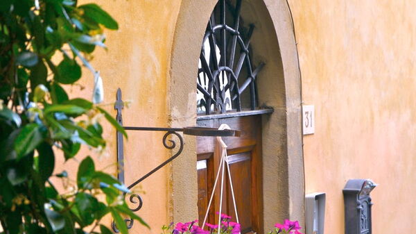 Santo Agostino: Udendørs, Udvendige