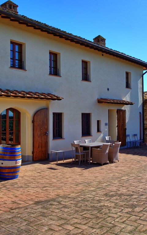 Fornacino: Udendørs, Udvendige