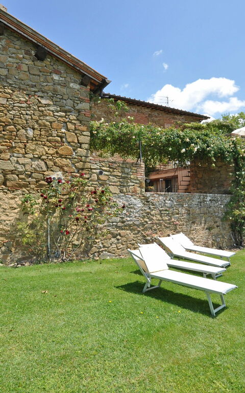 Podere Orietta: Have, Udvendige