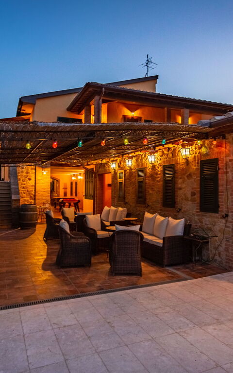 Villa Amadeo: Udendørs, Udvendige