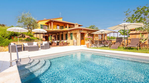 Villa Amadeo: Have, pool, Sommer, Udendørs, Udvendige