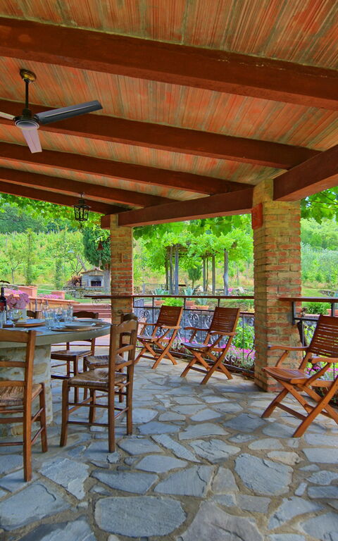 Villa Lo Scoiattolo: Altan / terrasse / gårdhave