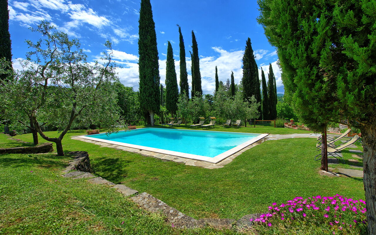 Villa Lo Scoiattolo: Have, pool, Udendørs