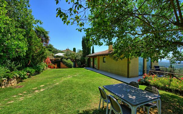 Casa Lucia: Have, Udendørs