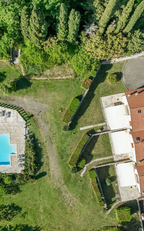 Le Querciolaie with Geothermal Pool: Have, pool, Visninger