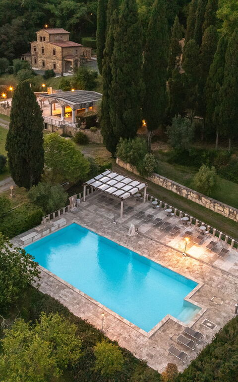 Le Querciolaie with Geothermal Pool: Have, pool, Visninger