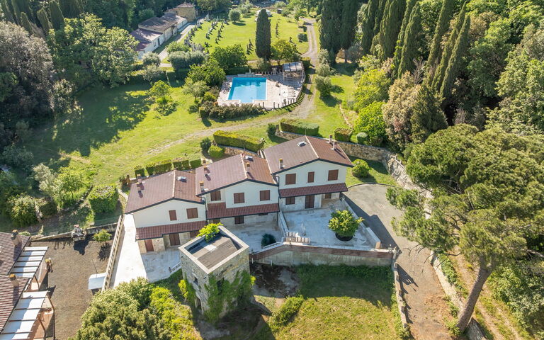 Le Querciolaie with Geothermal Pool: Have, pool, Visninger
