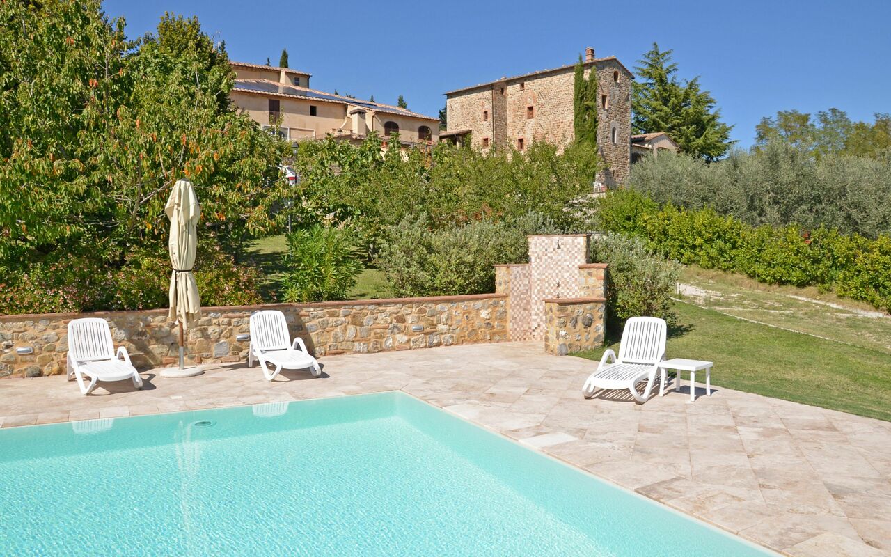 Dante: Have, pool, Udvendige