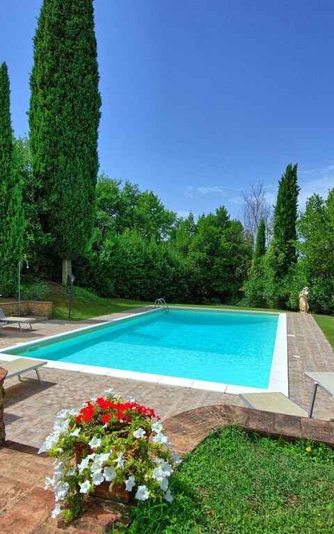 Villa Gloria: Have, pool, Visninger