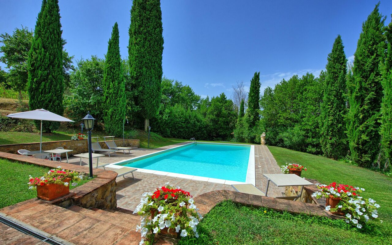 Villa Gloria: Have, pool, Visninger