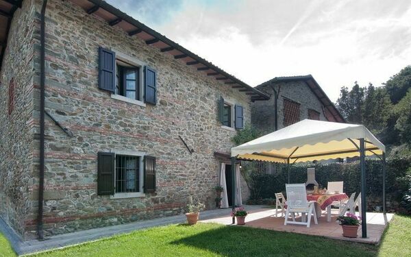 Il Palazzetto: Have, Udendørs
