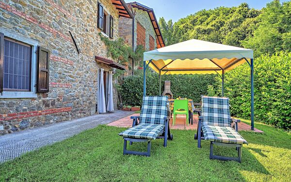 Il Palazzetto: Have, Udendørs