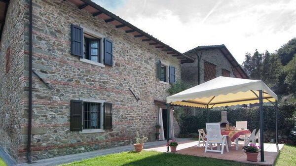 Il Palazzetto: Have, Udendørs