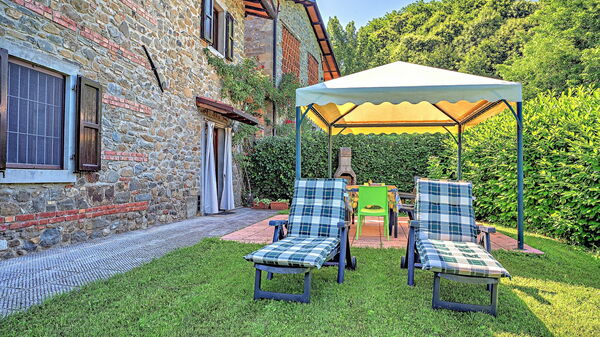 Il Palazzetto: Have, Udendørs