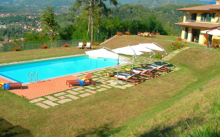 Villa Saida: Have, pool, Udendørs