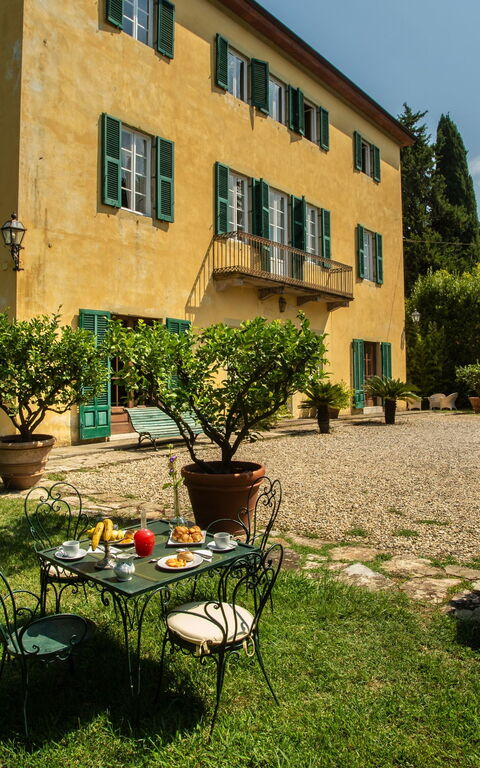 Villa Pedone: Have, Udendørs, Udvendige