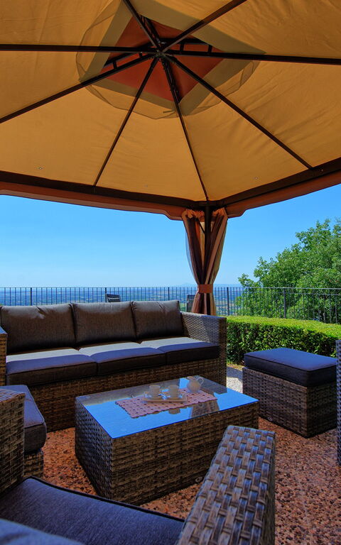 Villa Crispinino: Altan / terrasse / gårdhave, Udendørs