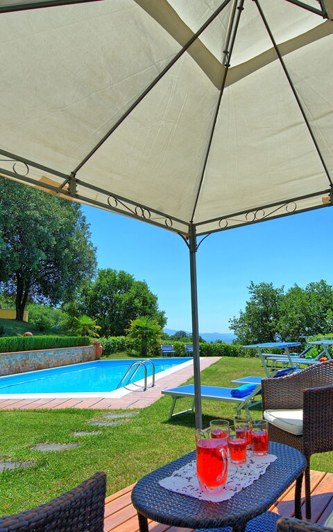 Villa Crispinino: Have, pool, Udendørs