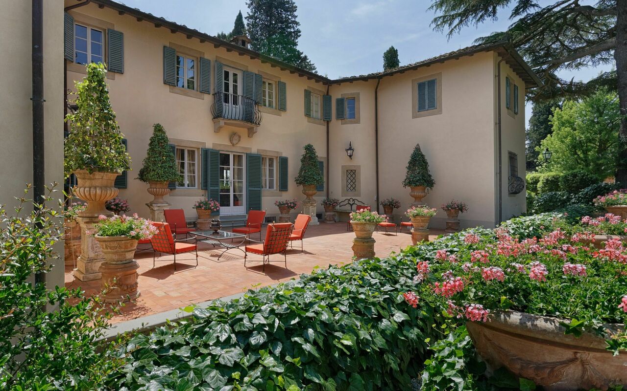 Villa De Ranieri: Have, Udvendige